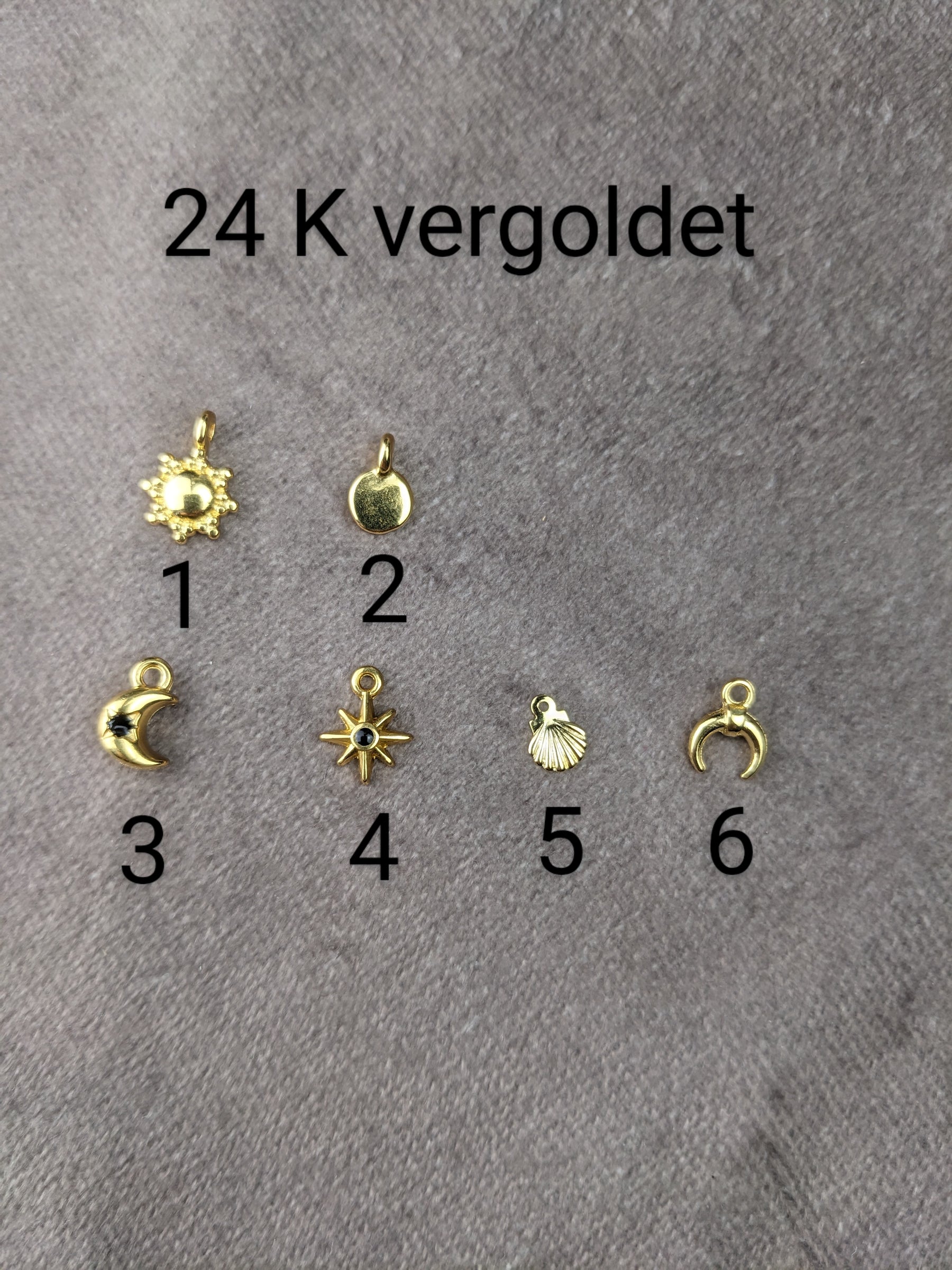 Perlenkette mit 24 Karat vergoldetem Ornament • Kybele •