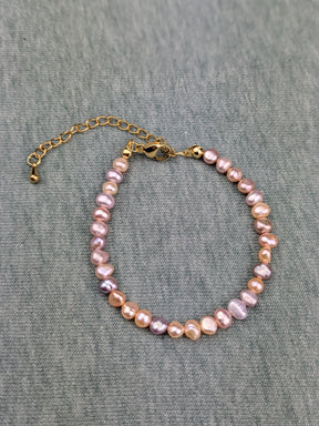 Vergoldetes Armband mit violetten Süßwasserperlen Klasse 5A und Sonnenanhänger • Sweety • dezente personalisierte boho Armkette