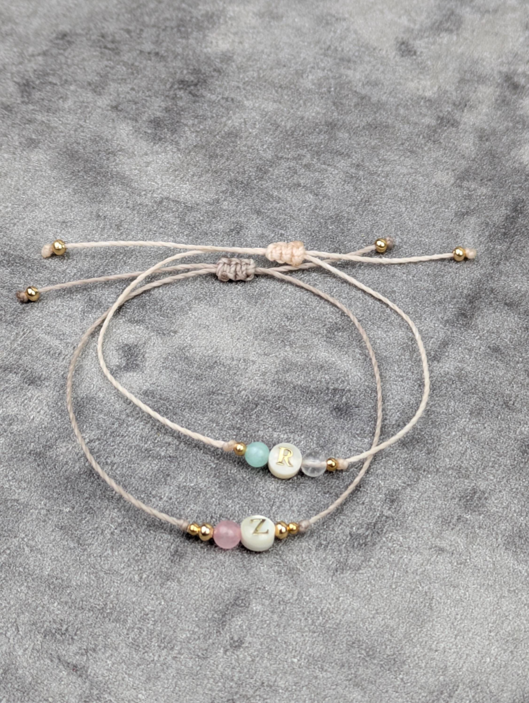 Minimalistisches personalisiertes Partnerarmband verstellbar • Letter • filigranes Armband im surfer Style