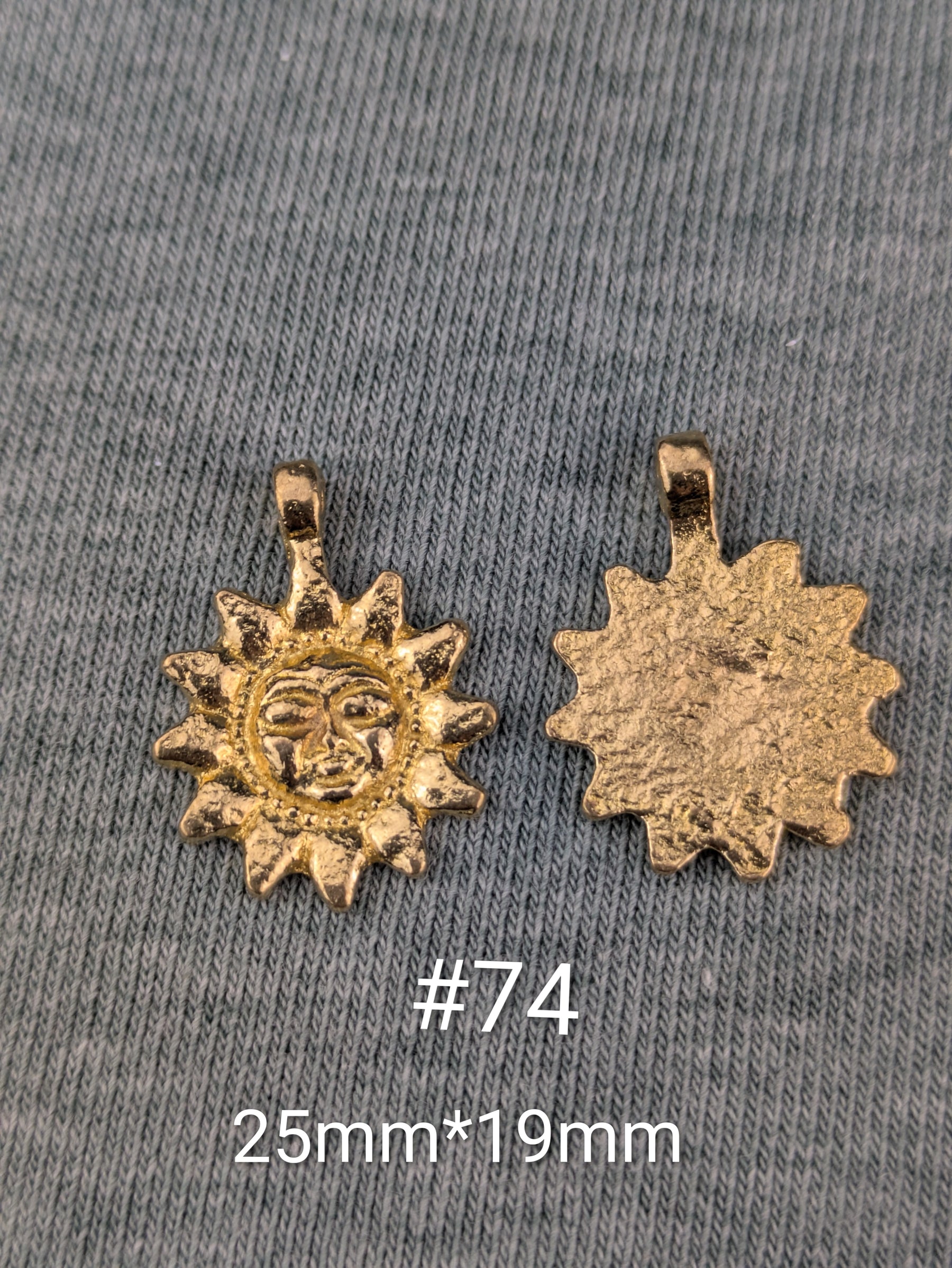 Große Charms aus Messing