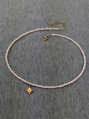 Boho Süßwasserperlen Kette Klasse 5A 24 Karat vergoldet • Amira • Halskette mit Goldornament