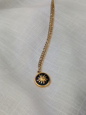 Feine Edelstahl Halskette mit 24 Karat vergoldeter Sonne • Sunny • zarte minimalistische Kette im boho Style
