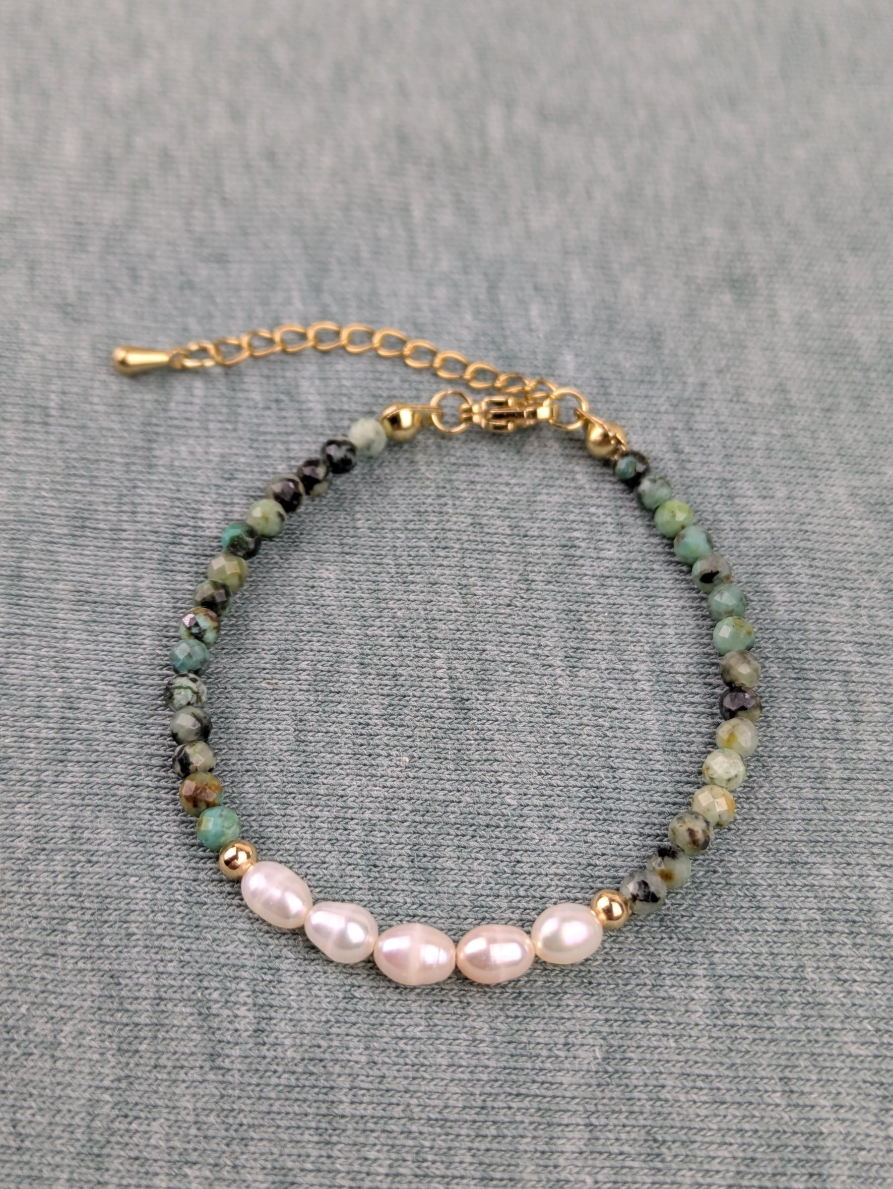 Vergoldetes Edelsteinarmband mit Süßwasserperlen Klasse 5A  • Gemstone • dezente personalisierte boho Armkette