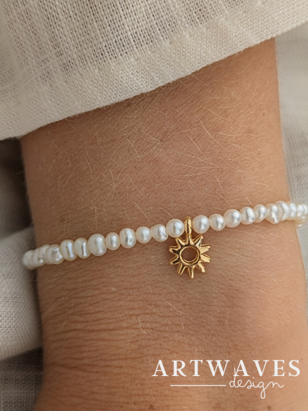 Vergoldetes Armband mit Süßwasserperlen Klasse 5A und Sonnenanhänger • Sweety • dezente personalisierte boho Armkette