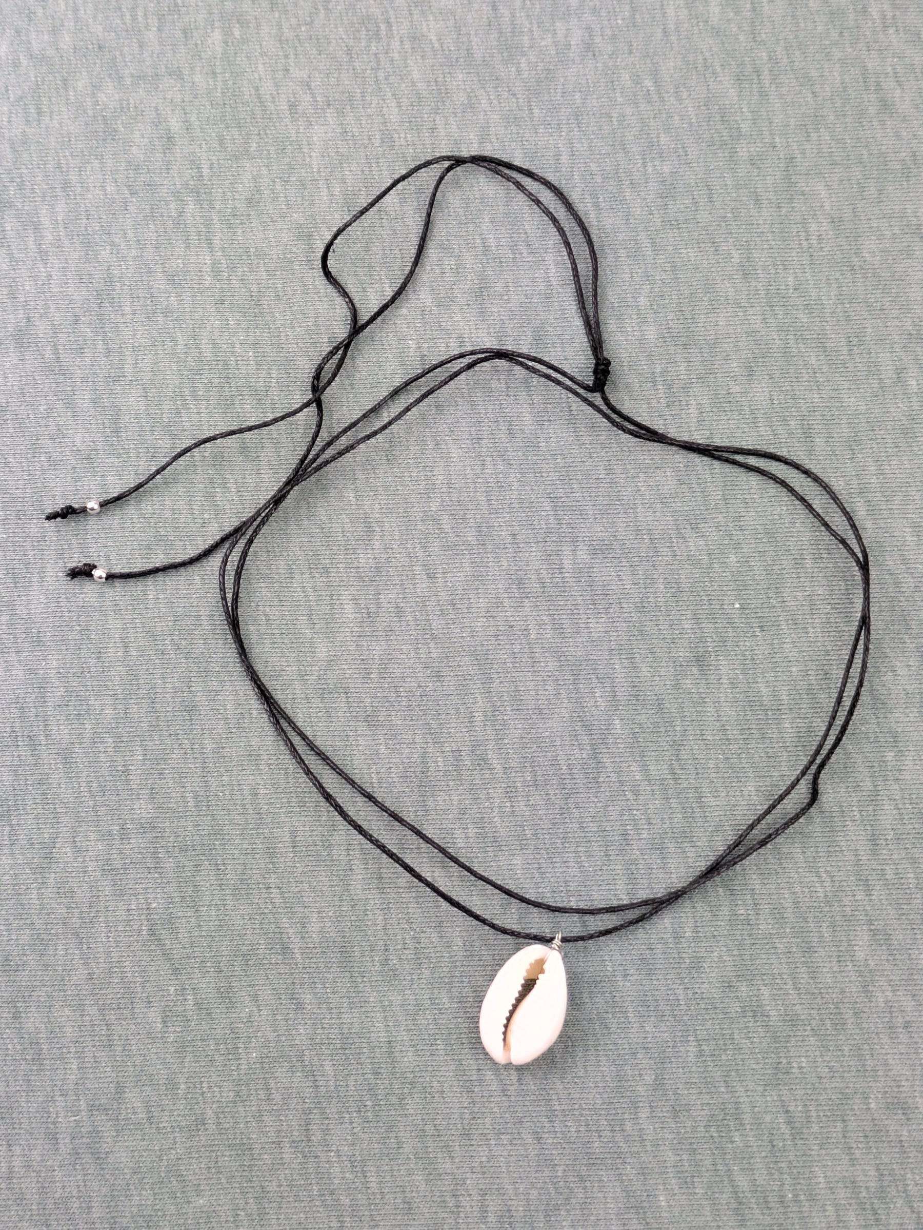 Minimalistische Baumwoll Choker Kette für Damen und Herren mit Kaurimuschel • Kauri • vegane Halskette Halsband in verschiedenen Farben