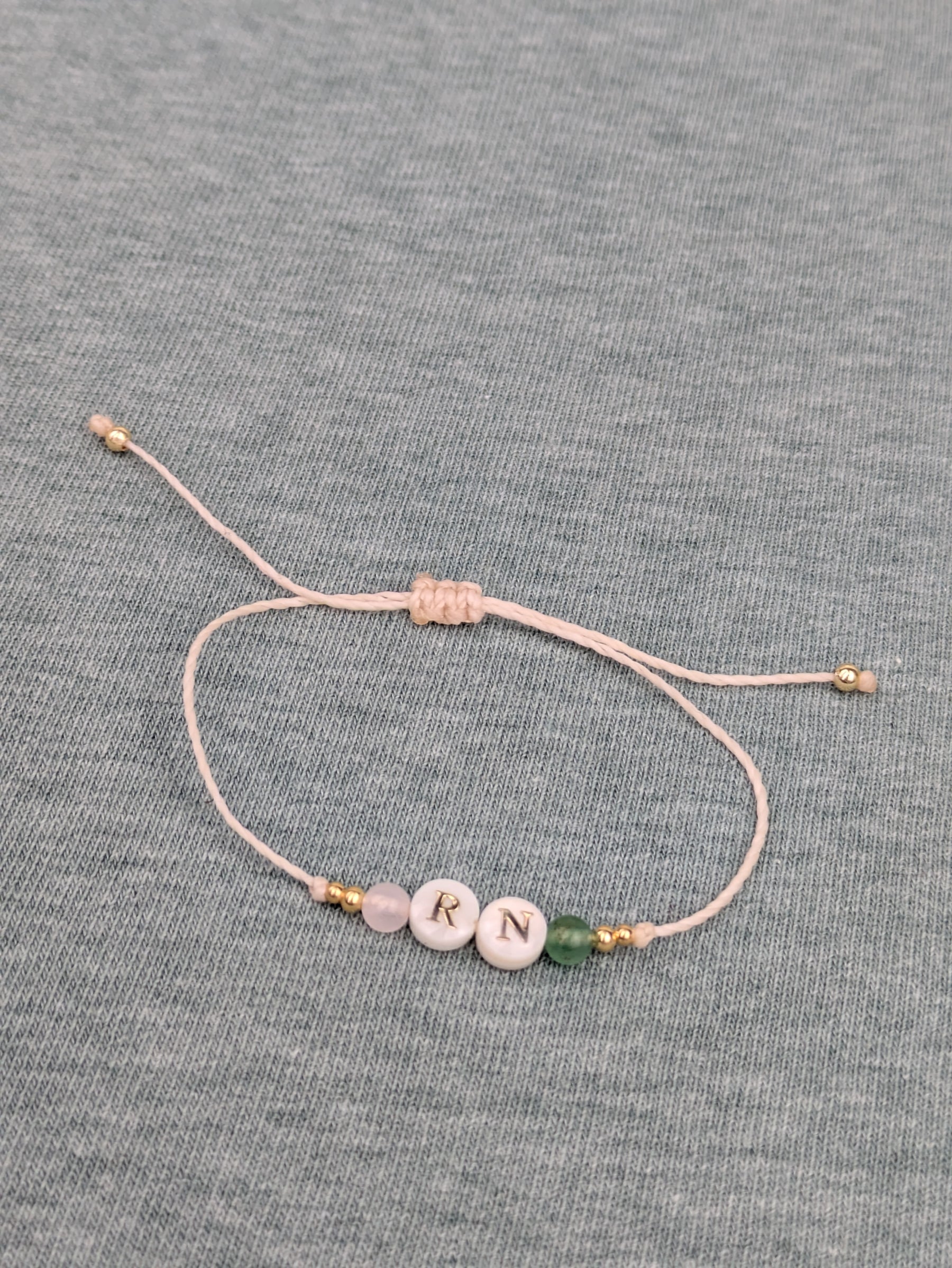 Minimalistisches personalisiertes Partnerarmband verstellbar • Letter • filigranes Armband im surfer Style