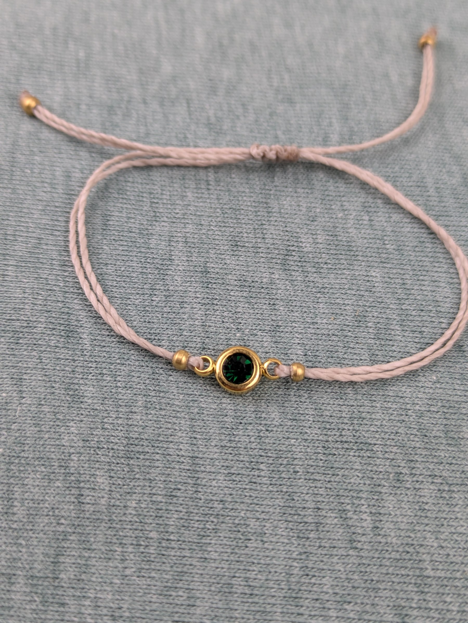 Minimalistisches Geburtssteinarmband mit Edelsteinfassung • Birth • personalisiertes Armkettchen