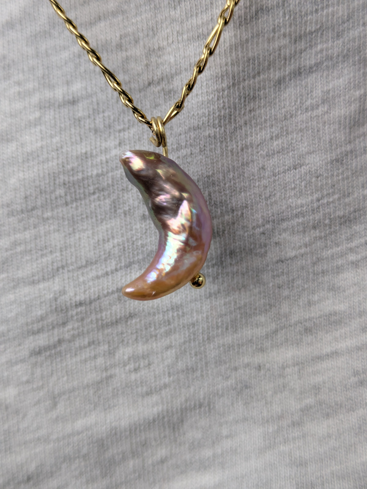 Feine Halskette mit Süßwasserperle Mondhalskette • Moonheart • zarte minimalistische Kette im boho Style