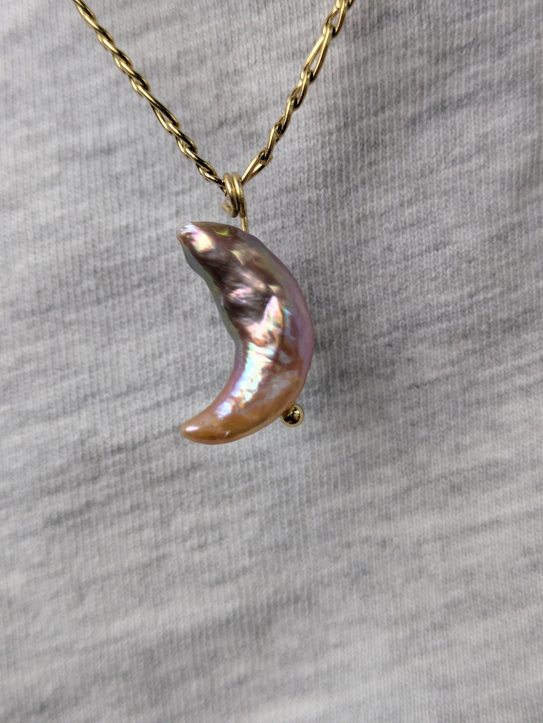 Feine Halskette mit Süßwasserperle Mondhalskette • Moonheart • zarte minimalistische Kette im boho Style