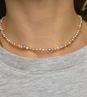 Boho violette Süßwasserperlen Kette Klasse 5A 24 Karat vergoldet • Amira • Halskette mit Goldornament