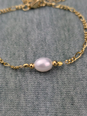 Vergoldetes Armband mit Süßwasserperlen  • Amira • dezentes personalisierte boho Armkette