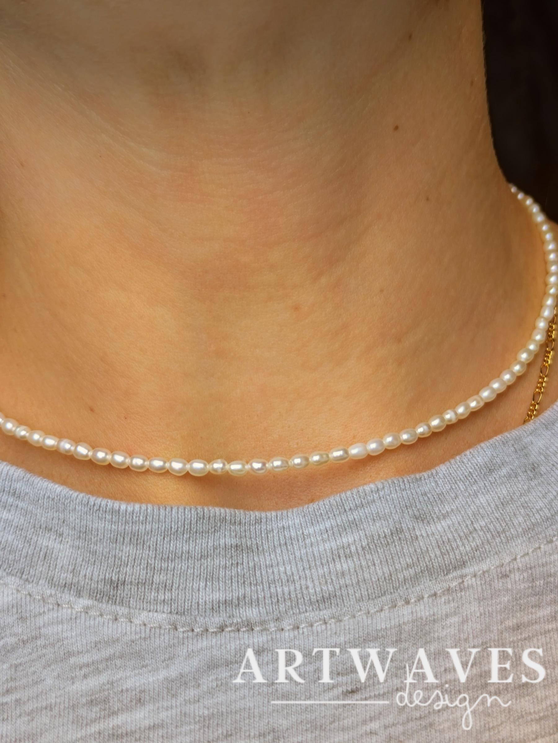 Boho Süßwasserperlen Kette Klasse 5A 24 Karat vergoldet • Amira • Halskette mit Goldornament