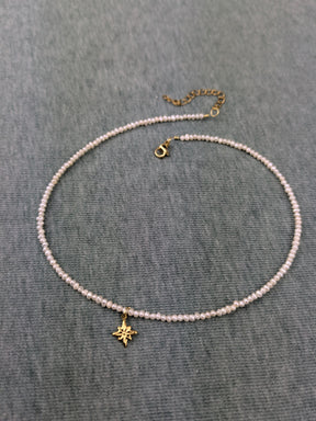 Boho Süßwasserperlen Kette Klasse 5A 24 Karat vergoldet • Amira • Halskette mit Goldornament