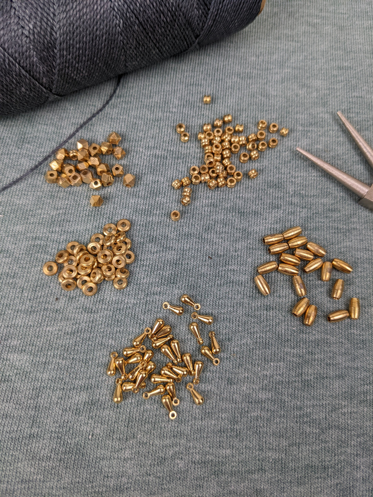 goldene Messingperlen zur Schmuckherstellung DIY Makramee zubehör spacer beads gold sonne blatt auge mond idische charms 