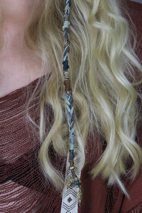 Makramee dread Hairwrap mit messingornament und haarclip als extension verwendbar im boho stil mit holz und messingperlen