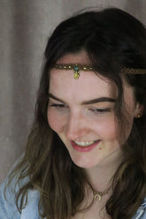 makramee hippie tiara mit grüner steinperle und triskele